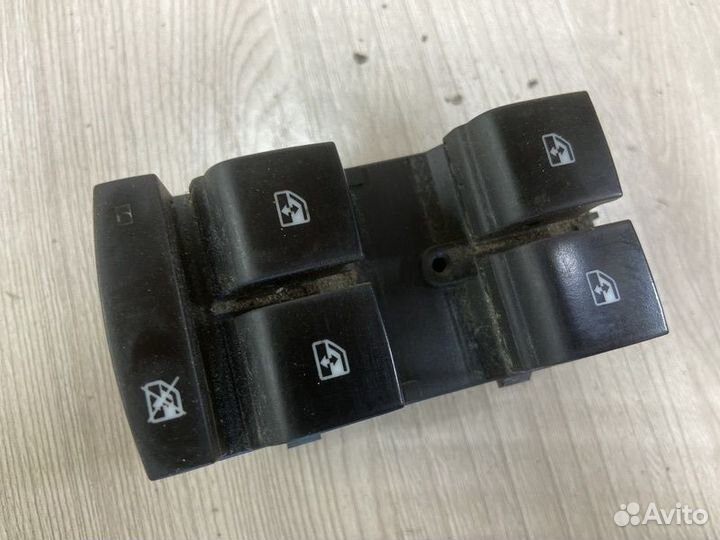 Блок управления стеклоподъемниками Chevrolet Cruze