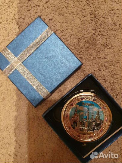Красивое сувенирное зеркальце для сумочки