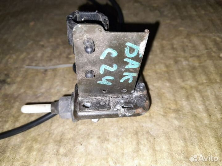 Тросик блокировки лючка/двери Nissan Serena C24