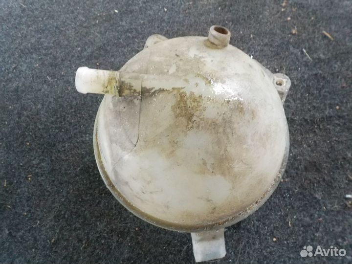 Бачок расширительный Volkswagen Caddy