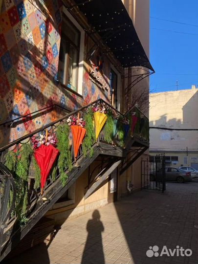 Официант в грузинский ресторан