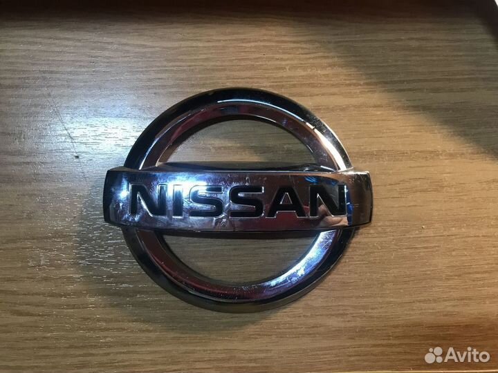 Эмблема на крышку багажника Nissan Murano