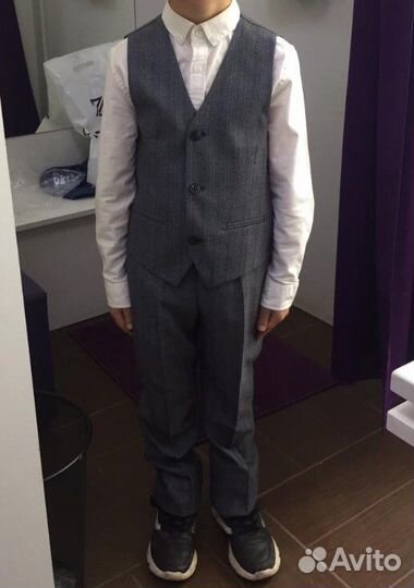 Брючный костюм с жилетом