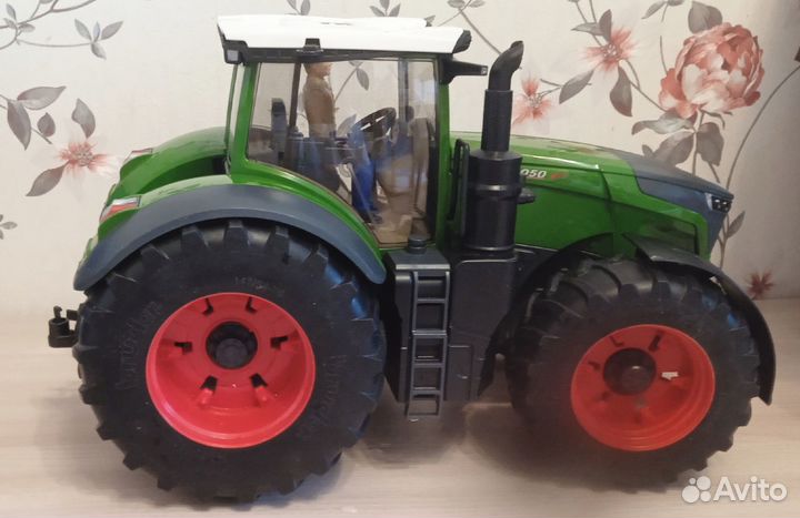 Трактор Bruder Fendt 1050 Vario+ фигурка