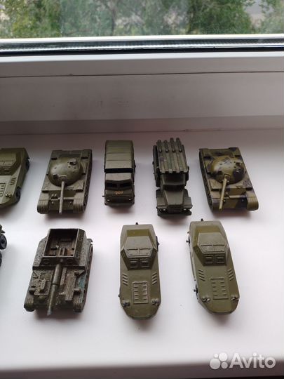 Игрушки СССР солдатики и машинки