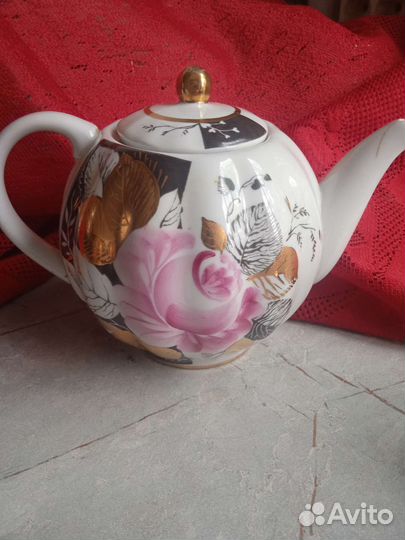 Чайник, сахарница, молочник