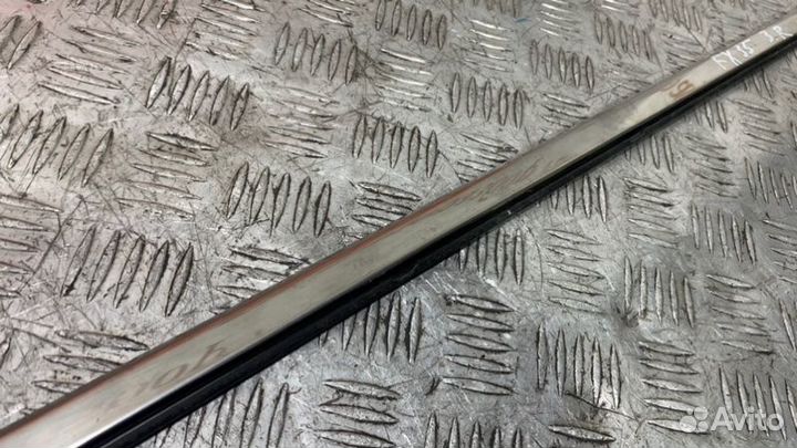 Молдинг стекла задний правый Infiniti Fx35 S51