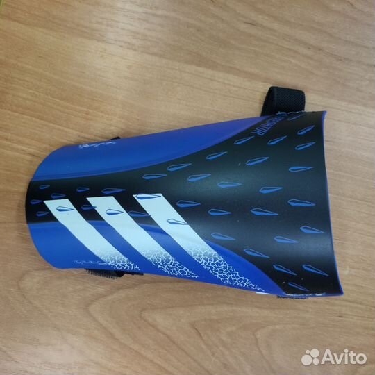 Футбольные щитки adidas