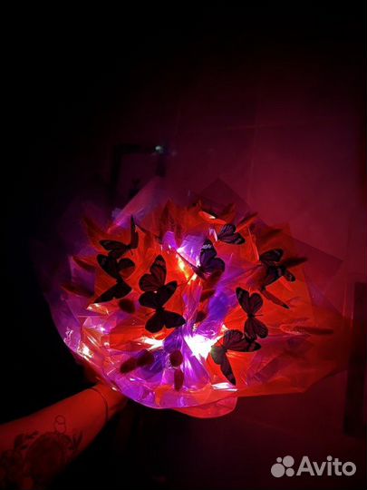 Светящийся букет с бабочками