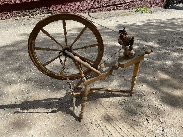 Прялка с колесом старинная бытовая