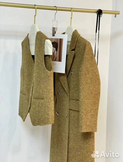 Пальто из шерсти с жилетом