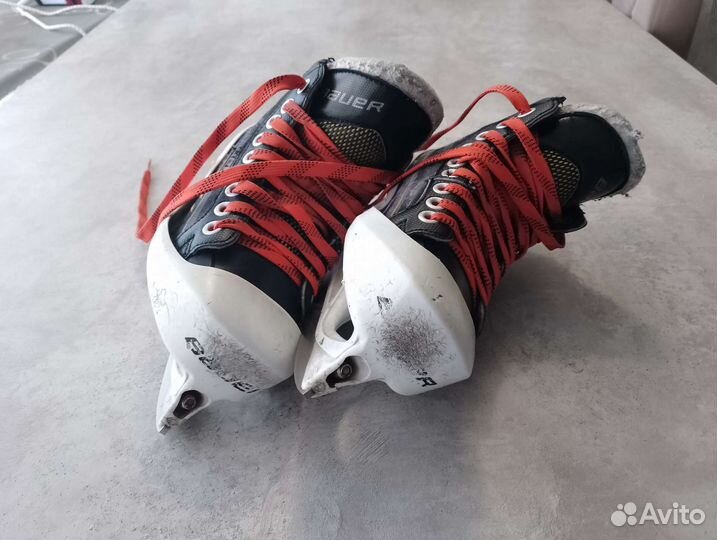 Хоккейные коньки вратаря