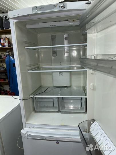 Холодильник Ariston