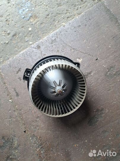 Моторчик печки Сузуки Лиана