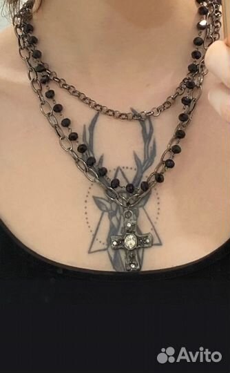 Многослойное ожерелье с крестом и цепочками