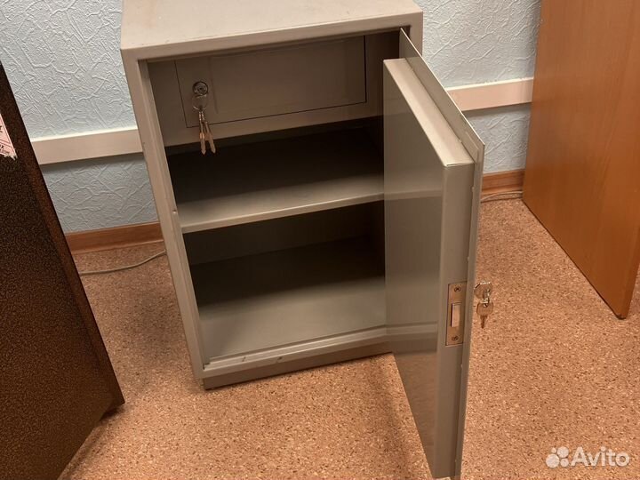 Сейф металлический