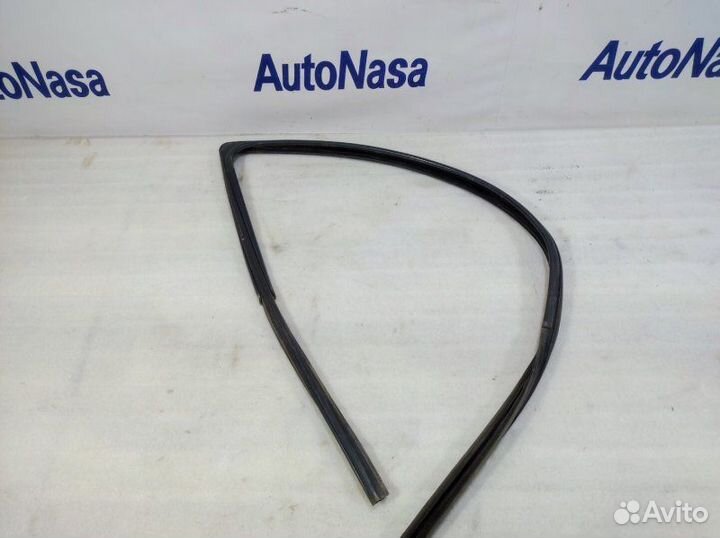 Уплотнитель стекла двери передний левый Renault