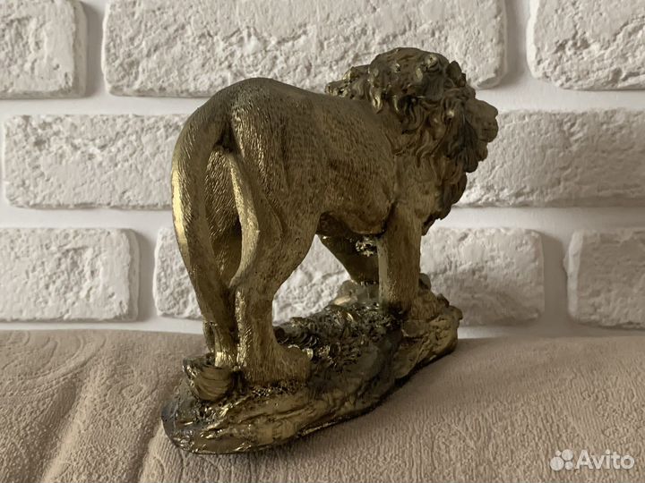 Статуэтка лев