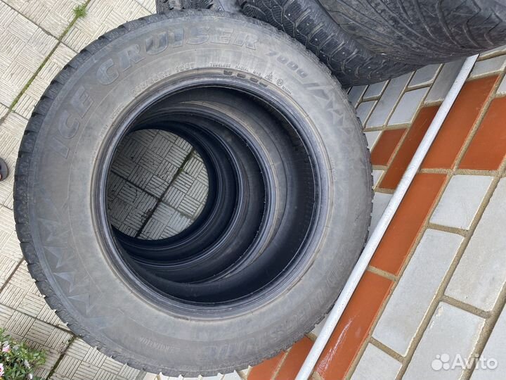 Bridgestone Ice Cruiser 7000 235/65 R17