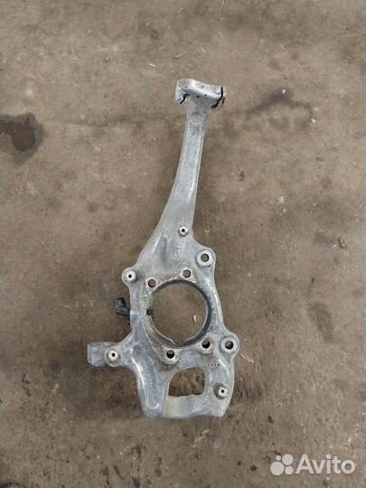 Кулак поворотный передний левый ауди а4 2012 года