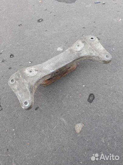 Траверса АКПП bmw e39 m57 22321096106