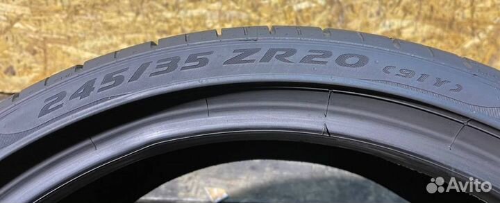 Pirelli P Zero PZ4 245/35 R20