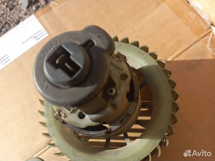 Audi 100 C4/A6 C4 мотор 4а0959101а отопителя-печки