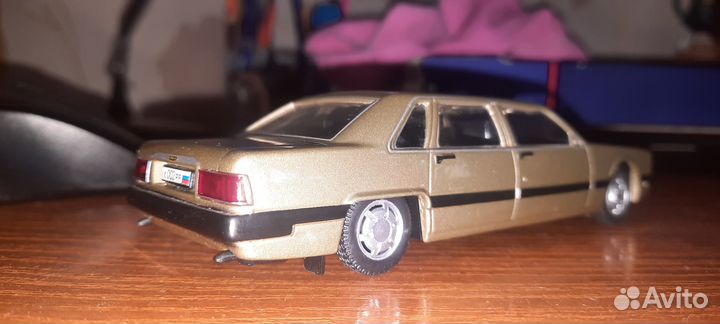 Модель автомобиля ЗИЛ 4102 1:43