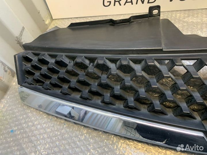 Решетка радиатора Nissan Lafesta NB30 2010