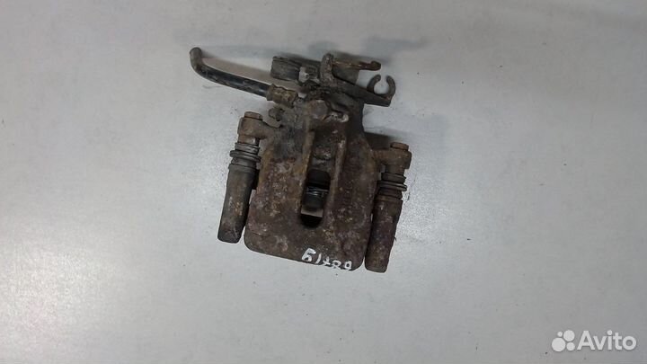 Суппорт Mitsubishi Carisma, 2002