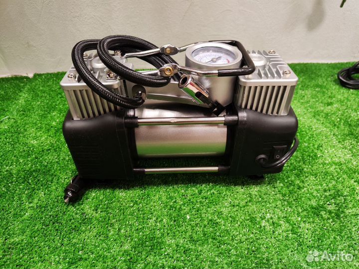 Компрессор воздушный автомобильный с набором