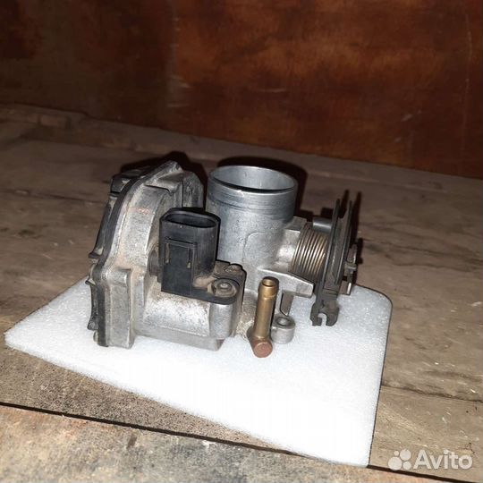 Дроссельная заслонка на Volkswagen Golf 3 1997 1.6