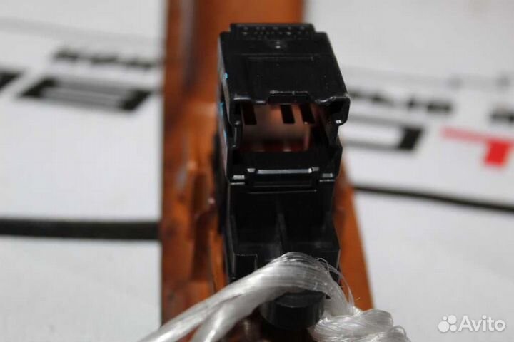 Кнопка С\П nissan bassara presage R'nessa HU30 JHU