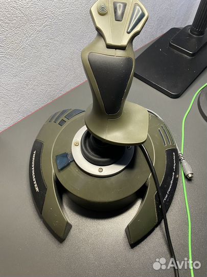 Джойстик thrustmaster
