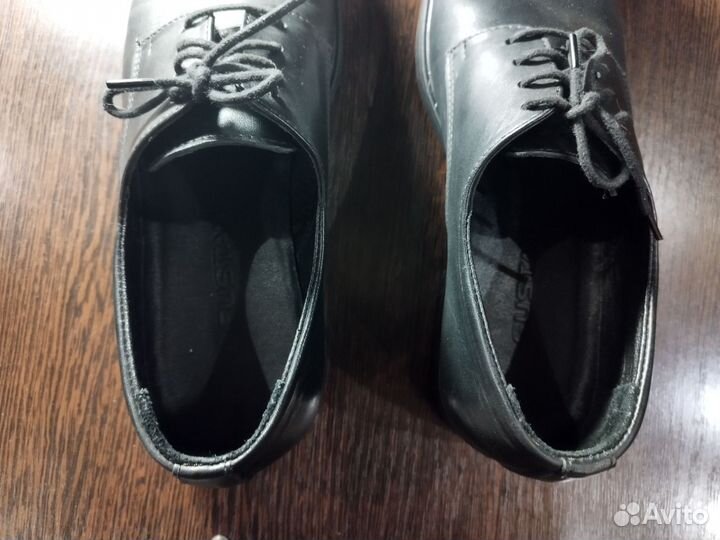 Мужские кожаные туфли gustas 41,5