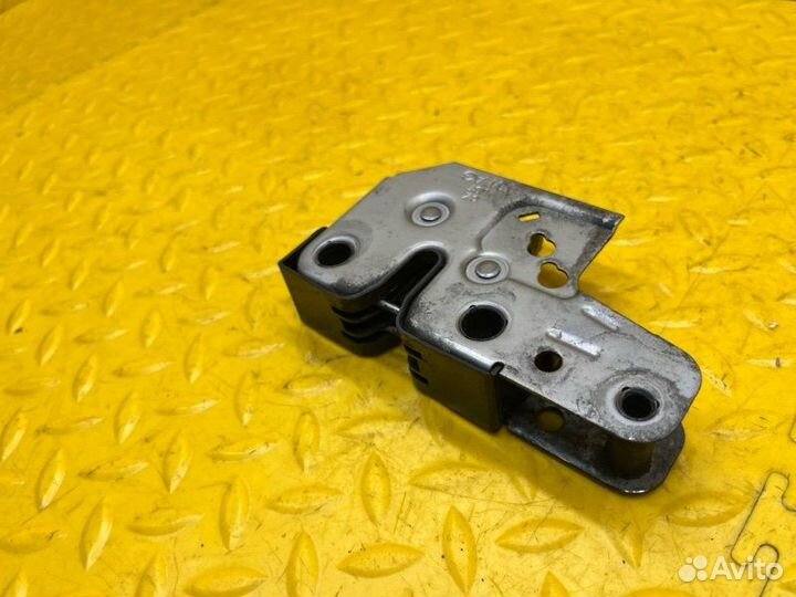 Замок капота Volkswagen Multivan 2011