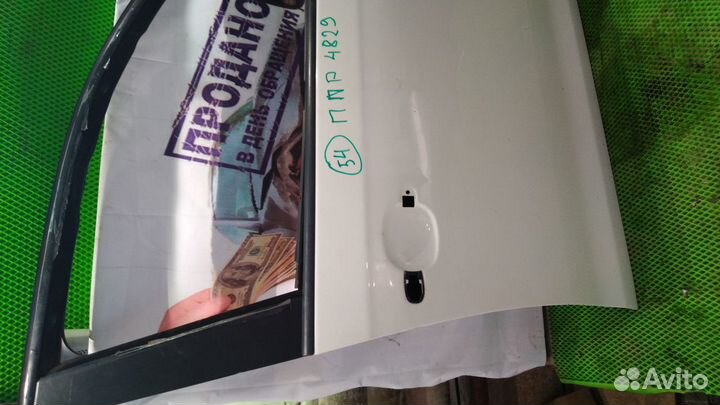 Передняя правая дверь Jetta 5