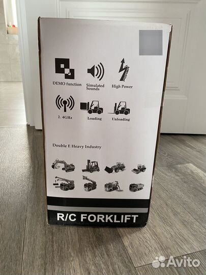 Большой погрузчик на пульте