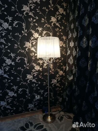 Торшер напольный с абажуром