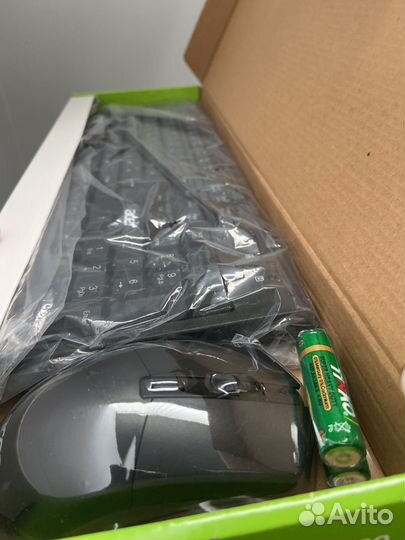 Безпроводная клавиатура и мышь