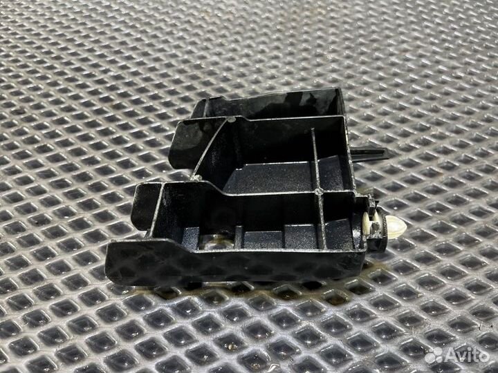 Крепление бампера прав. зад. Lexus Gx460