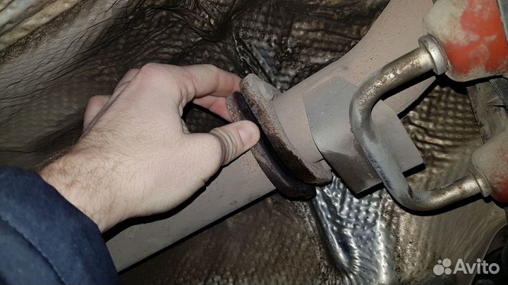 Замена трубы глушит. Toyota Camry 2014-2017