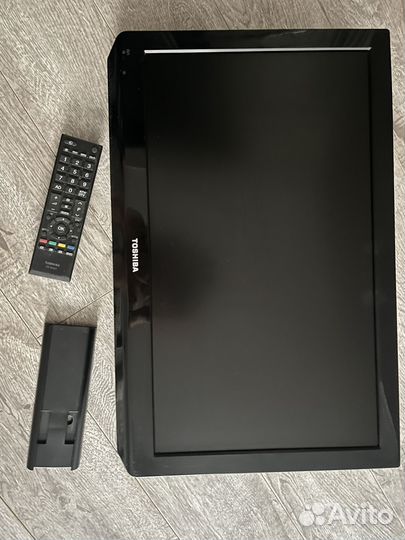 Телевизор с кронштейном