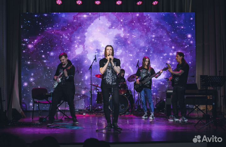 Вокал, гитара, фортепиано, ударные и рисование