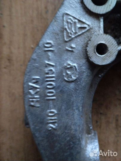 Кронштейн правой опоры двигателя 2110 2112