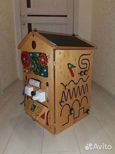Бизиборд занятный дом