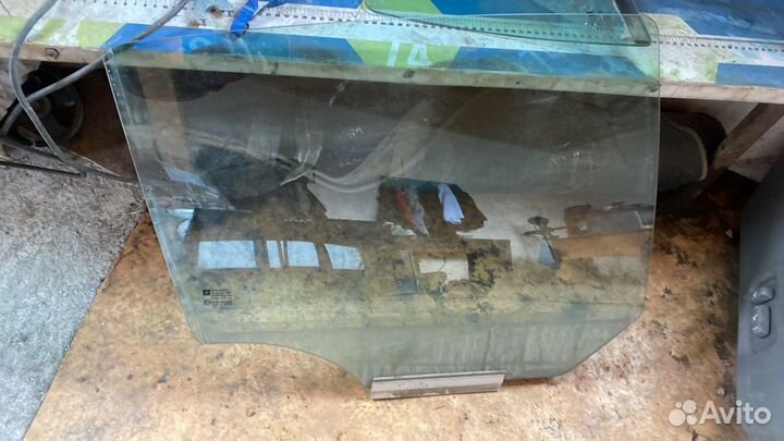 Стекло двери задней правой Opel Astra H / Family 2