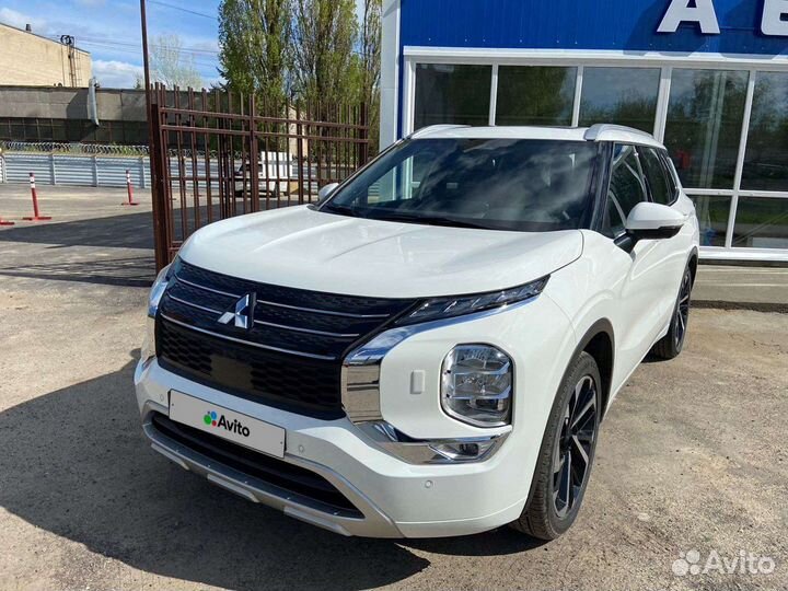 Mitsubishi Outlander 2.5 CVT, 2023, 15 км