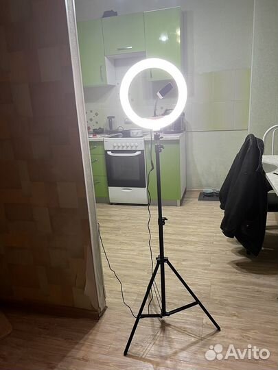 Кольцевая лампа со штативом бу