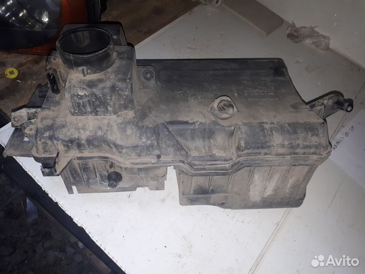 Корпус воздушного фильтра volvo S40 C30 2.4 Л